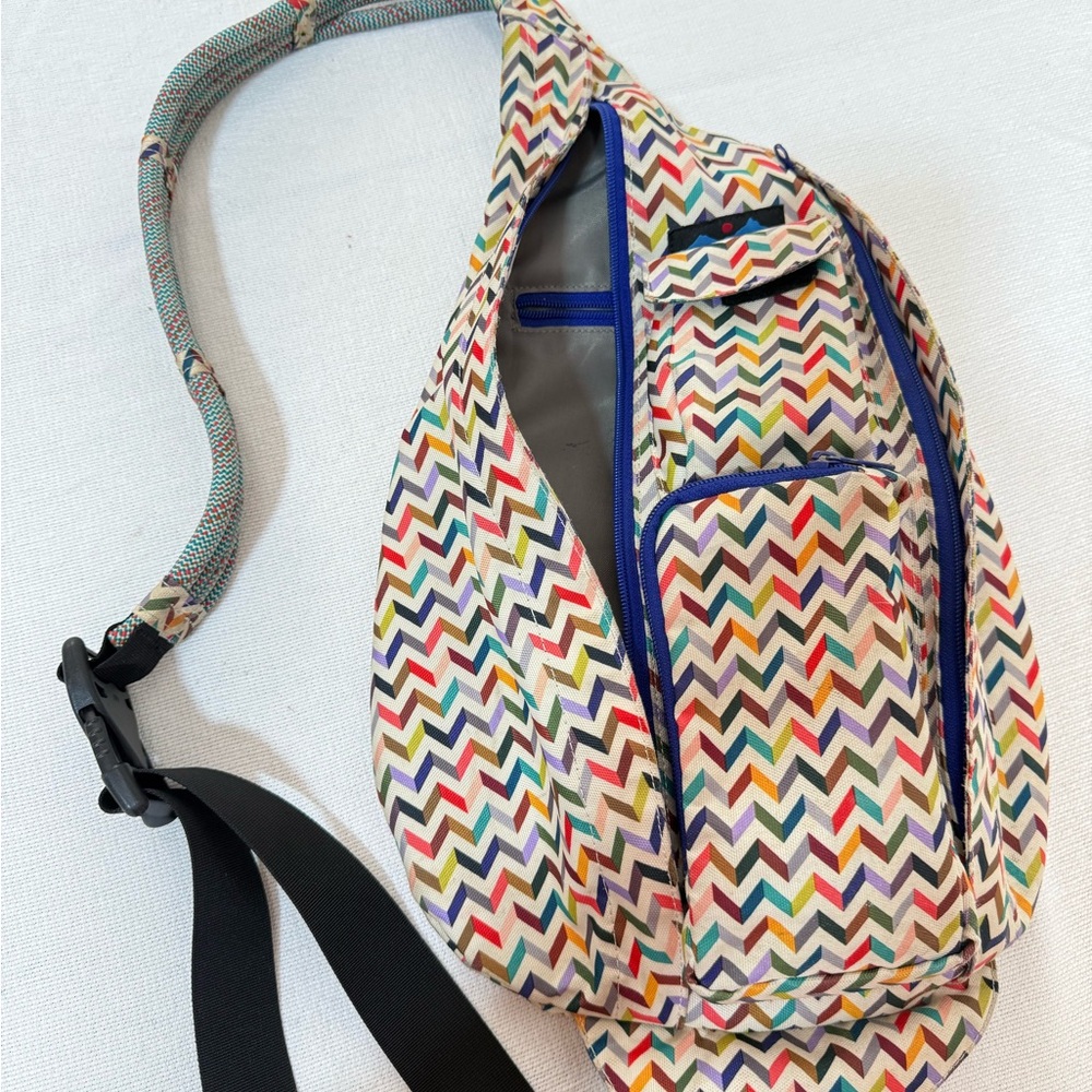 Kavu Multicolor Chevron Sling Bag - Picture 5 of 9